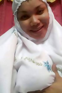 malay- awek tudung body sedap